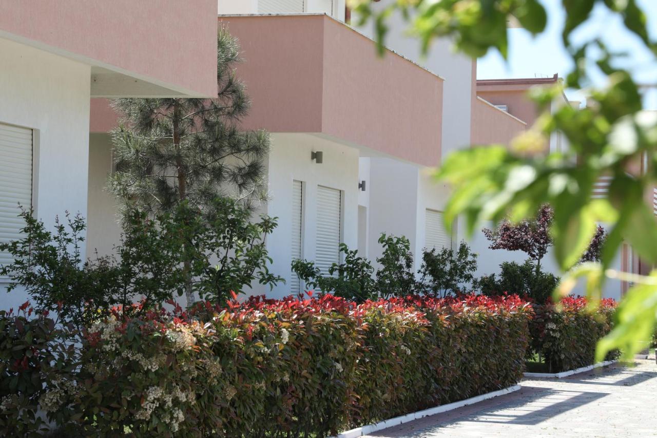 Tea Residence, Gjiri I Lalzit Apartments Durrës Exteriör bild
