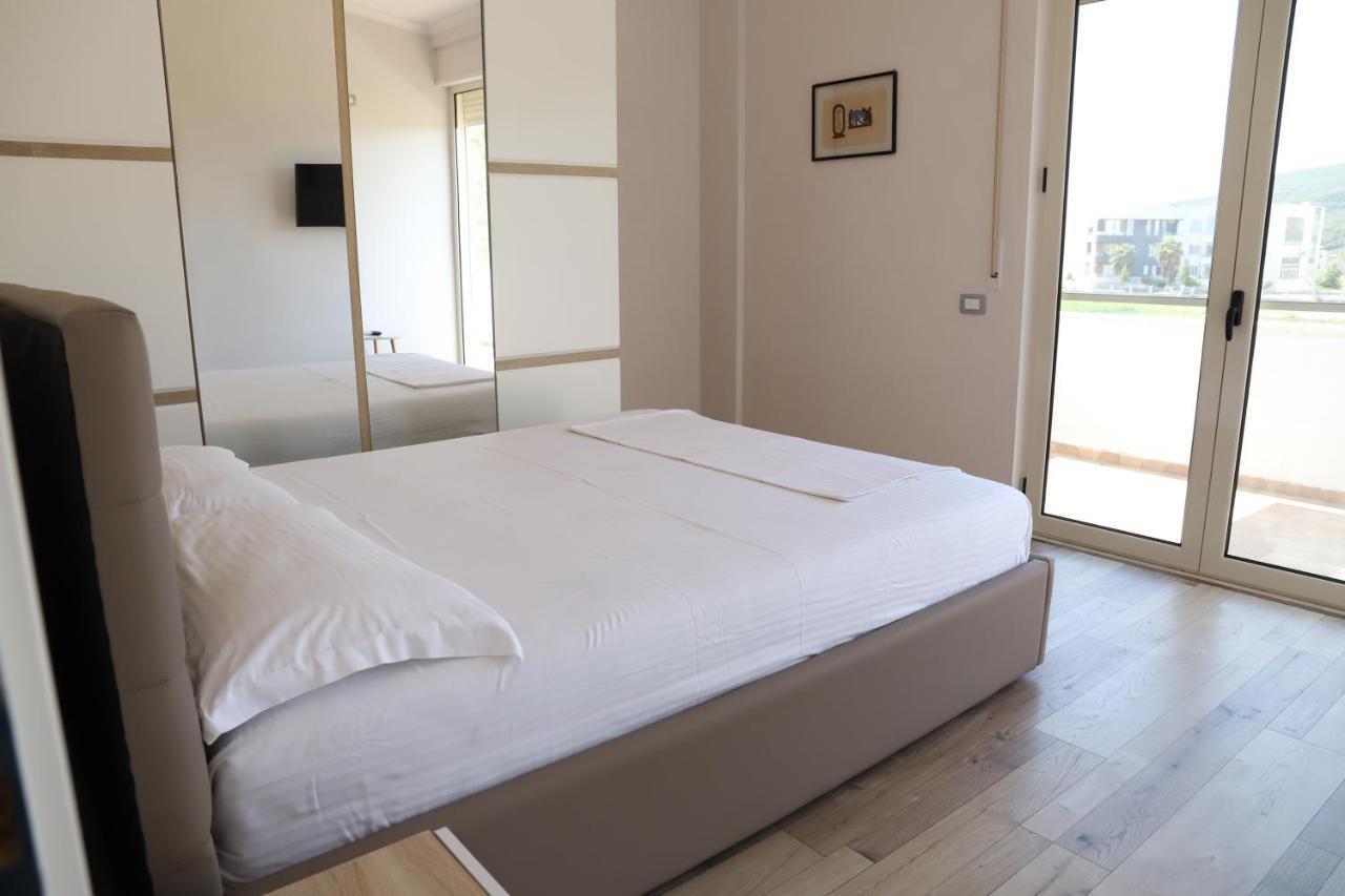 Tea Residence, Gjiri I Lalzit Apartments Durrës Exteriör bild