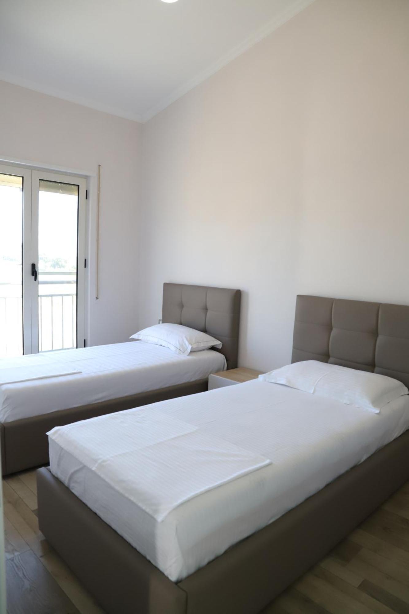 Tea Residence, Gjiri I Lalzit Apartments Durrës Exteriör bild