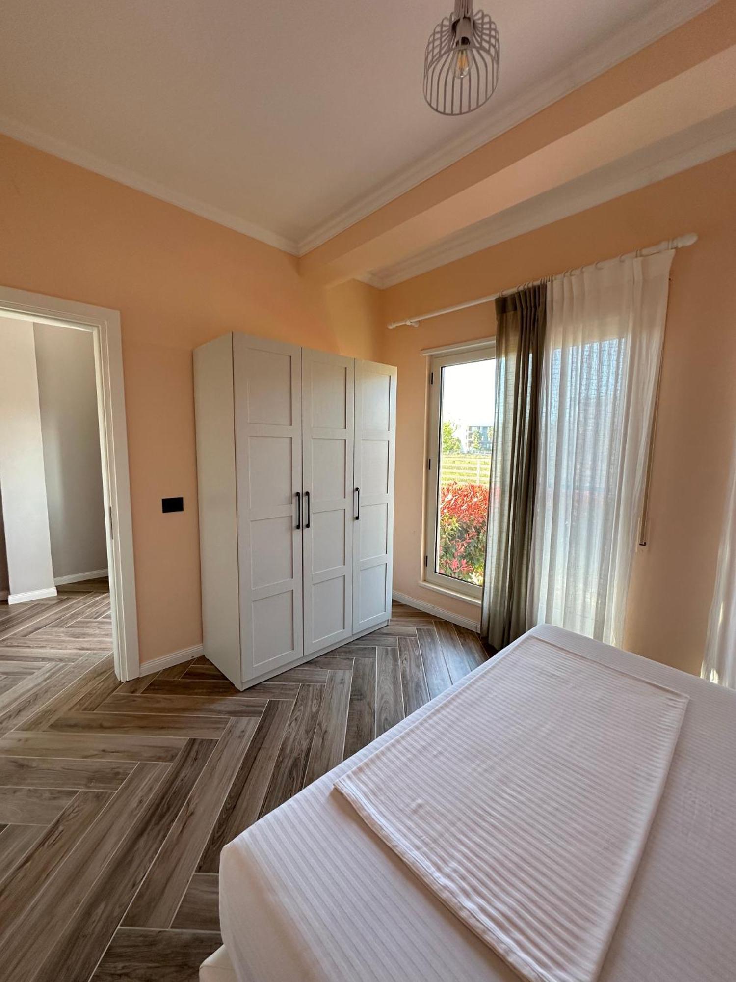 Tea Residence, Gjiri I Lalzit Apartments Durrës Exteriör bild